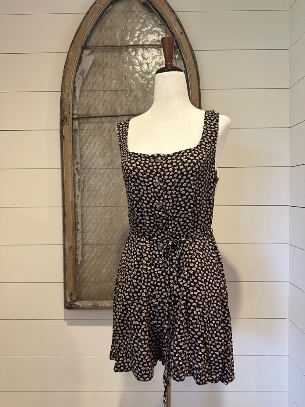 American Eagle Women’s Floral Romper Size M Tie Waist Button Front